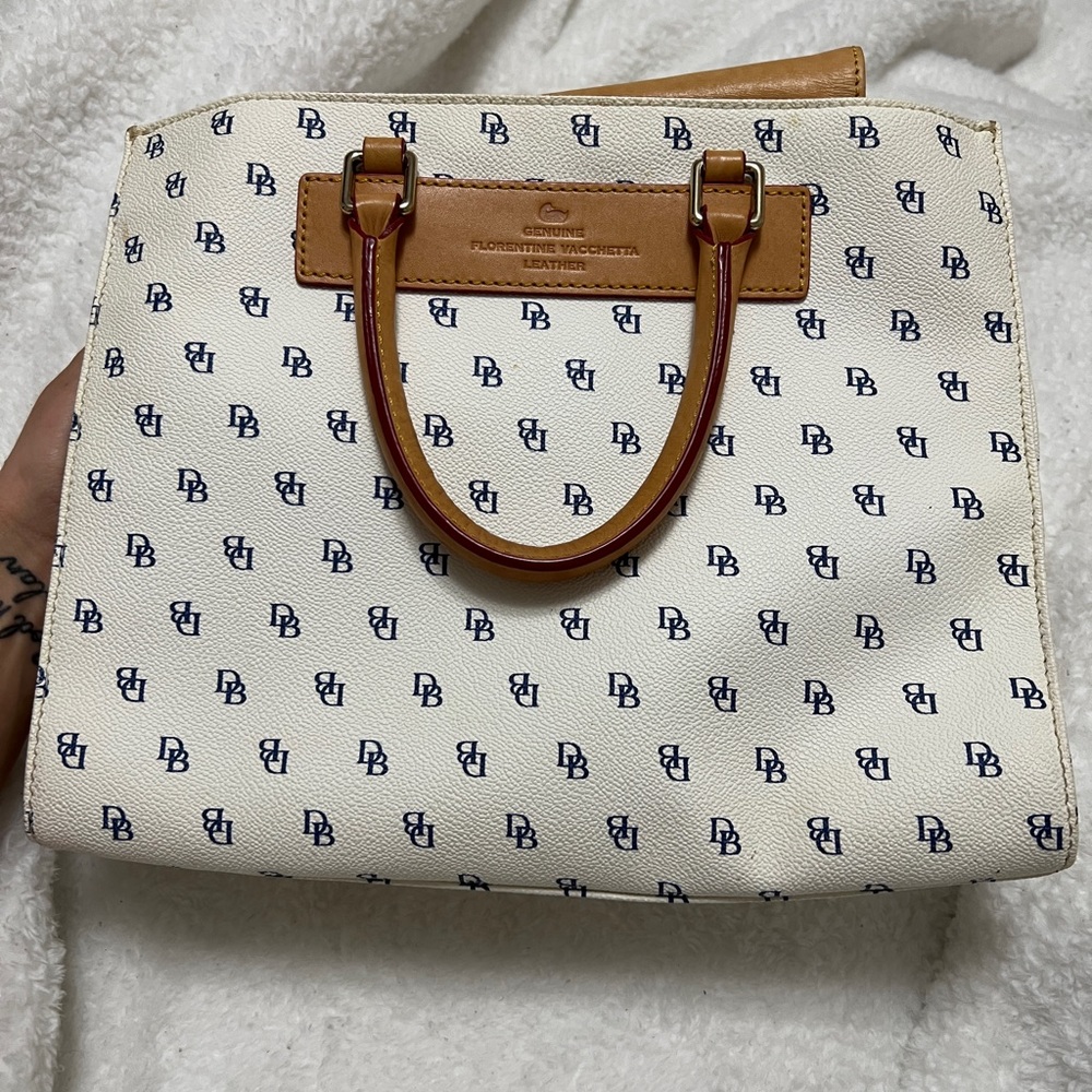 ✨Dooney & Bourke White and Blue Monogram Shoulder Bag✨